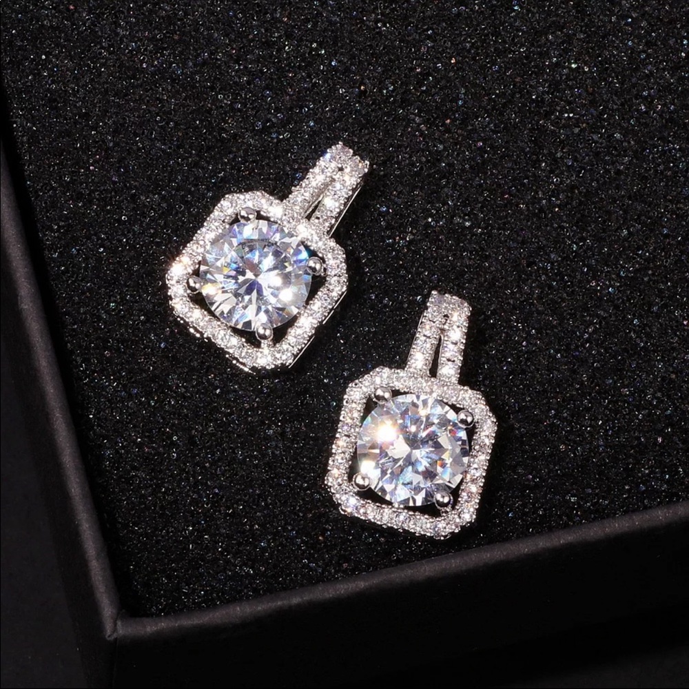 New 925 Silver Beautiful Diamond Stud Earrings - Picture 3 of 6